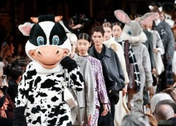 Kožešiny na molo nepatří - Stella McCartney na Pařížském týdnu módy vyjádřila svůj názor na kožešinový průmysl