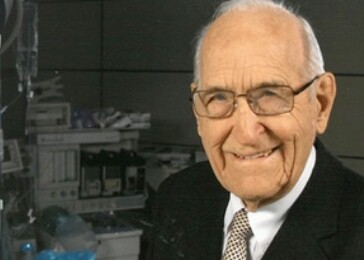 Ve věku 104 let zemřel Ellsworth E. Wareham, chirurg a dlouholetý vegan